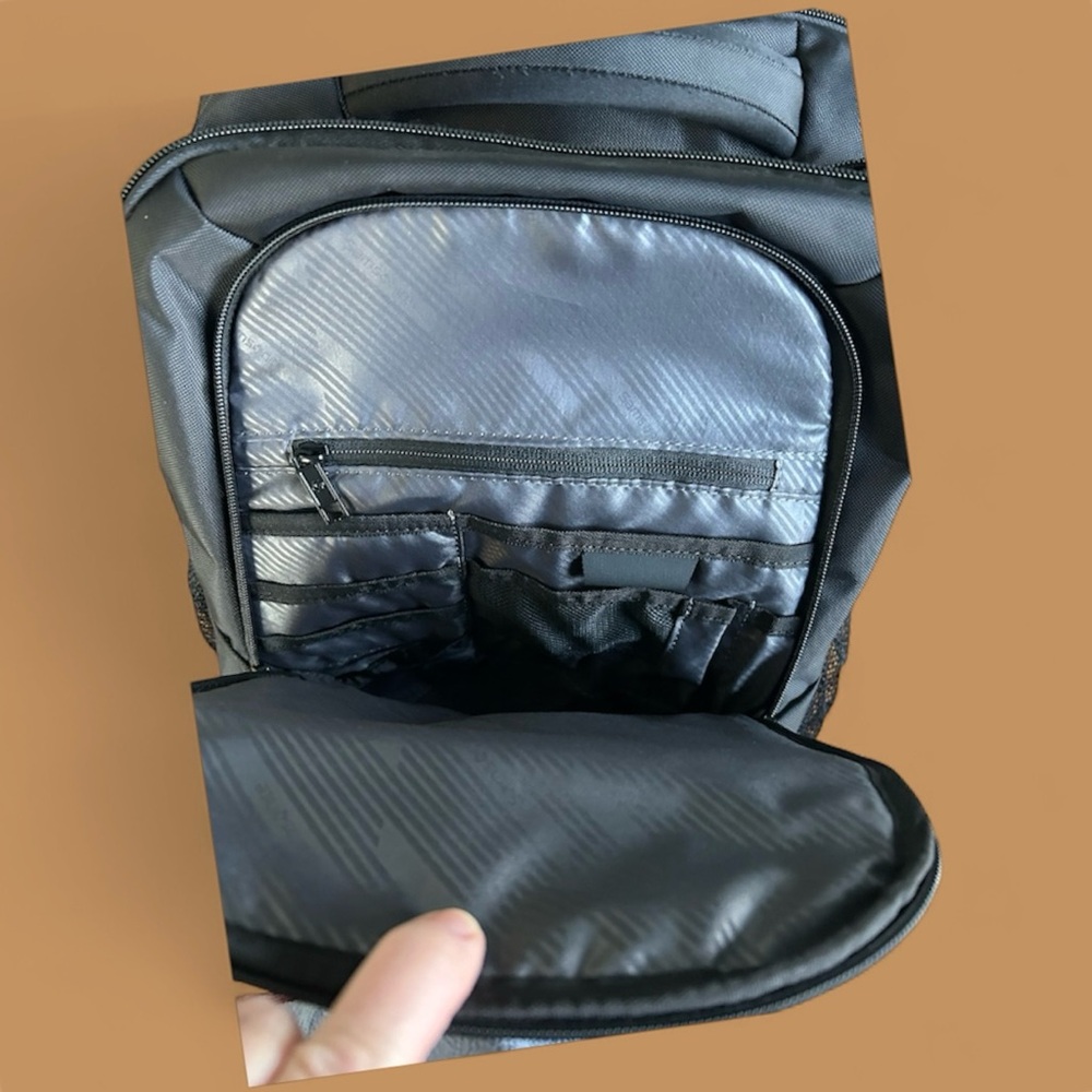 NWT Samsonite Classic Business Everyday Backpack, Black, 17”X 11.3” X 7.3” - Picture 8 of 11